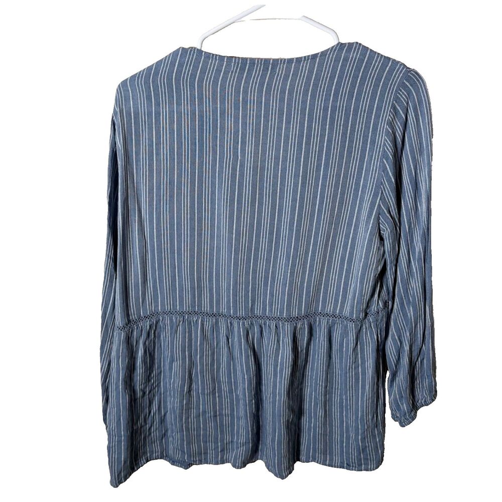 Fever Blouse Women's Medium V-Neck Blue Striped 3/4 Sleeve Shirt Top Casual - Picture 2 of 8